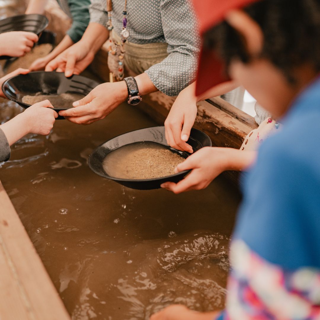 kids panning for gold
